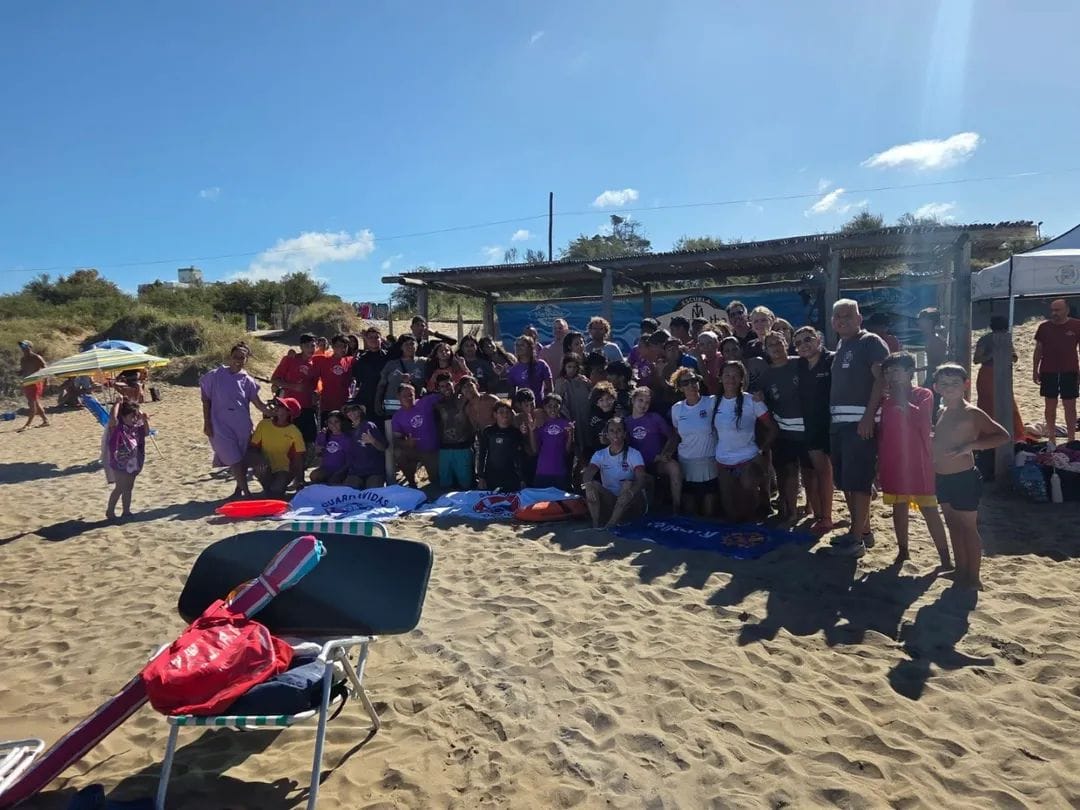 Capacitación en seguridad para surfistas de las playas del Tuyú